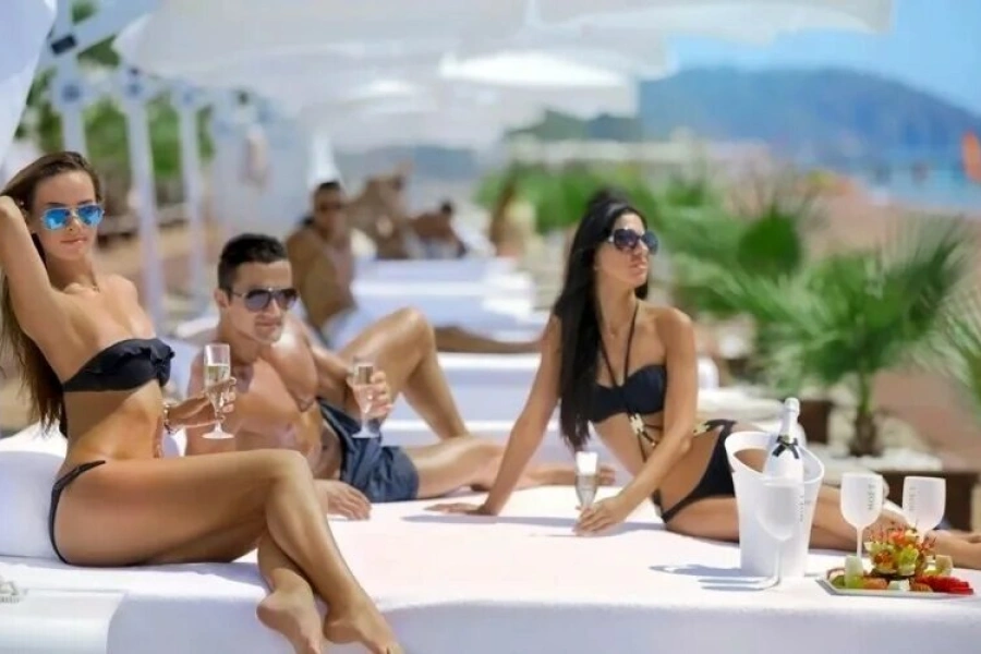 Как выглядит отдых в Израиле с эскортом